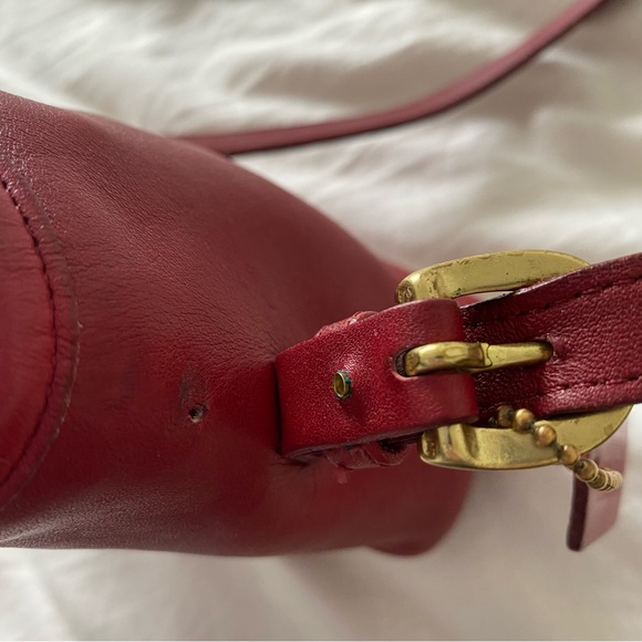 Elegant Red Leather Shoulder Bag - Picture 11 of 11